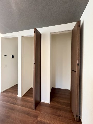 ーFor.Mーフォルムー小倉南区湯川1丁目1期　【小倉南区　新築戸建て】の収納|キッチンにはパントリー完備でストックするのもなど収納するのに便利♪　【小倉南区　新築戸建て】