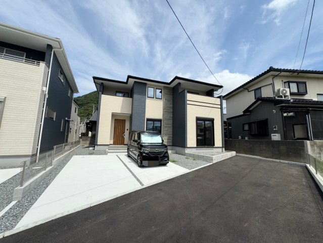 ーFor.Mーフォルムー小倉南区湯川1丁目1期　【小倉南区　新築戸建て】の駐車場|駐車スペース3台可能♪　【小倉南区　新築戸建て】