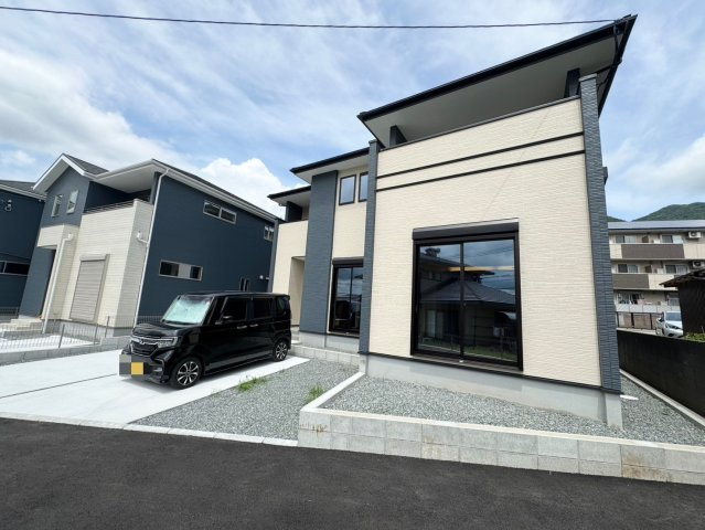 ーFor.Mーフォルムー小倉南区湯川1丁目1期　【小倉南区　新築戸建て】の外観|駐車場が３台分確保されており、来客時も安心です。　【小倉南区　新築戸建て】