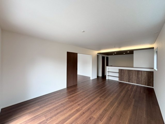 ーFor.Mーフォルムー小倉南区湯川1丁目1期　【小倉南区　新築戸建て】の居間・リビング|木目のフローリングがお洒落なリビングダイニング♪　【小倉南区　新築戸建て】