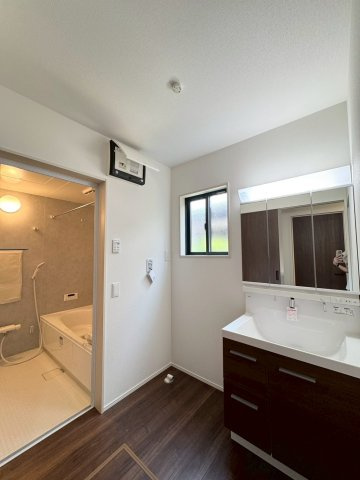 ーFor.Mーフォルムー小倉南区湯川1丁目1期　【小倉南区　新築戸建て】の独立洗面台|便利な三面鏡の洗面化粧台♪　【小倉南区　新築戸建て】