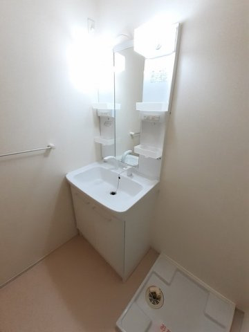 ノヴァ　ビジュアルの洗面所|ゆったりとスペースのある洗面所