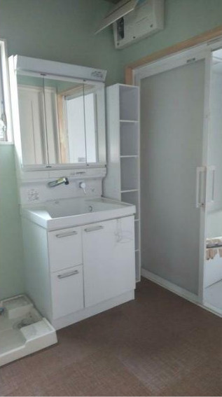 八代市長田町中古戸建の独立洗面台|独立洗面化粧台が付いています