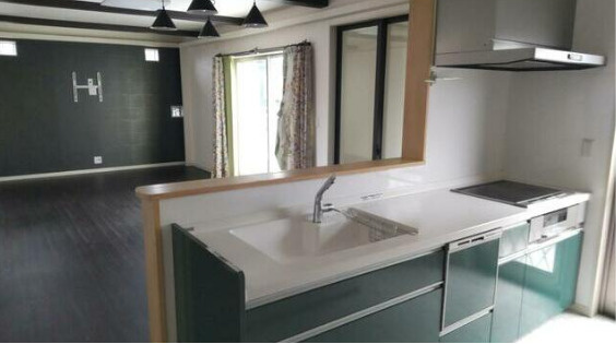 八代市長田町中古戸建のキッチン|コンパクトなキッチンで掃除もラクラク