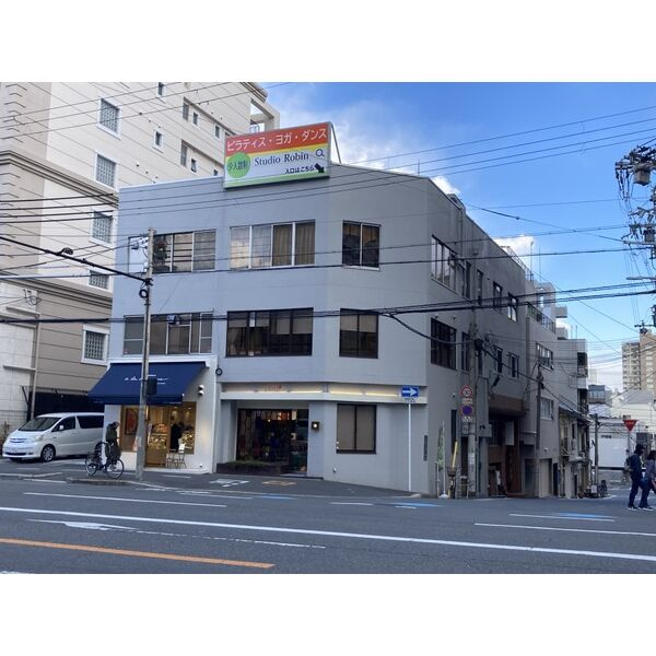 大阪市天王寺区上本町１丁目の店舗一部