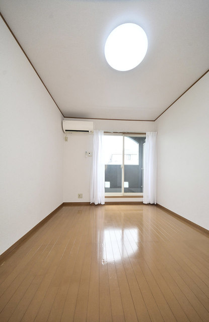 エレガンス鵠沼の居間・リビング