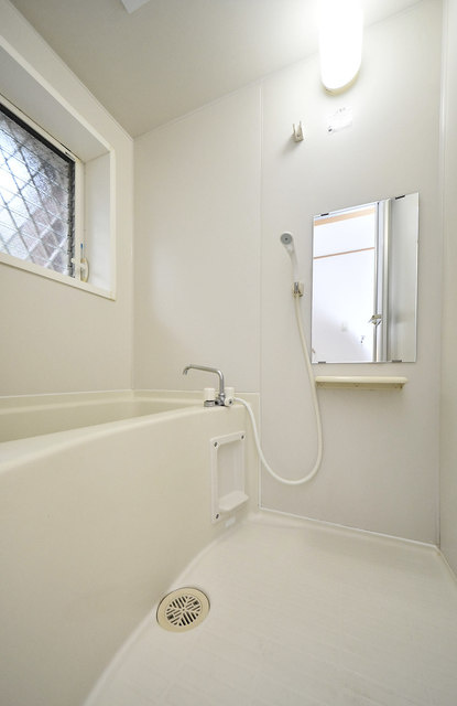 エレガンス鵠沼の浴室