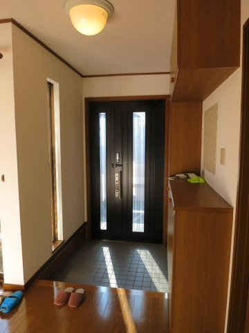 松ケ丘２丁目住宅の玄関|広々とした玄関