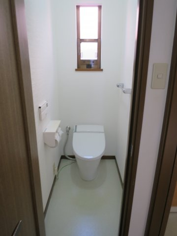 松ケ丘２丁目住宅のトイレ|1Fトイレ　温水洗浄便座