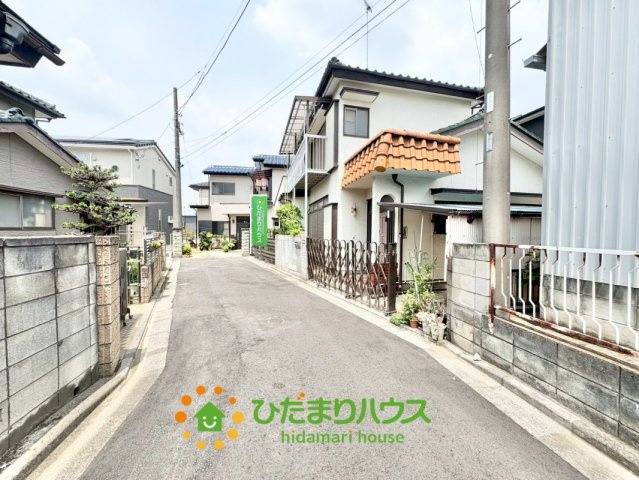 久喜市本町６丁目　中古一戸建ての前面道路含む現地写真|2025年６月９日