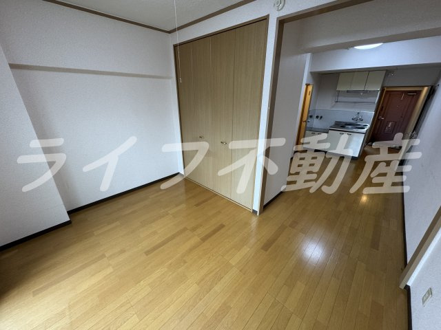 ミドービルの寝室|落ち着いた色調の寝室です