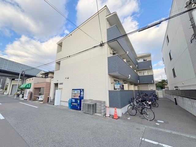 ノイヴェル小松の外観