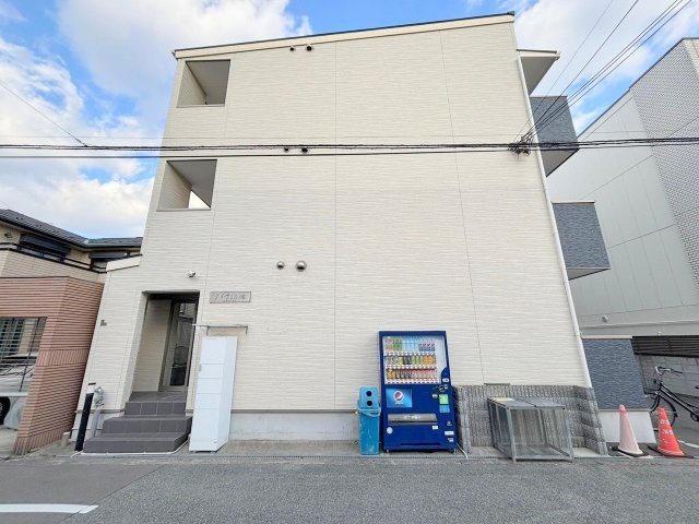 ノイヴェル小松のエントランス