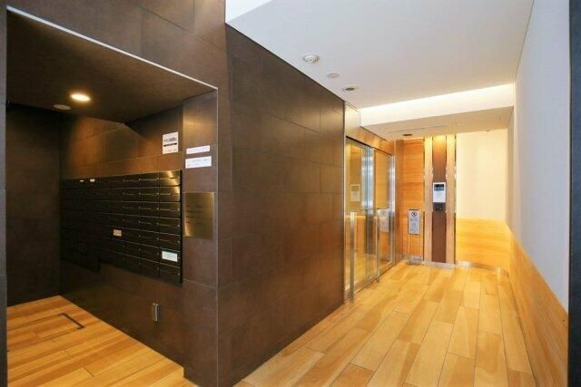 リビオレゾン千代田岩本町ルジェンテのエントランス