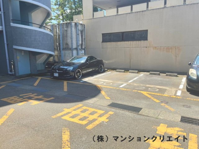 福井ダイカンプラザの駐車場