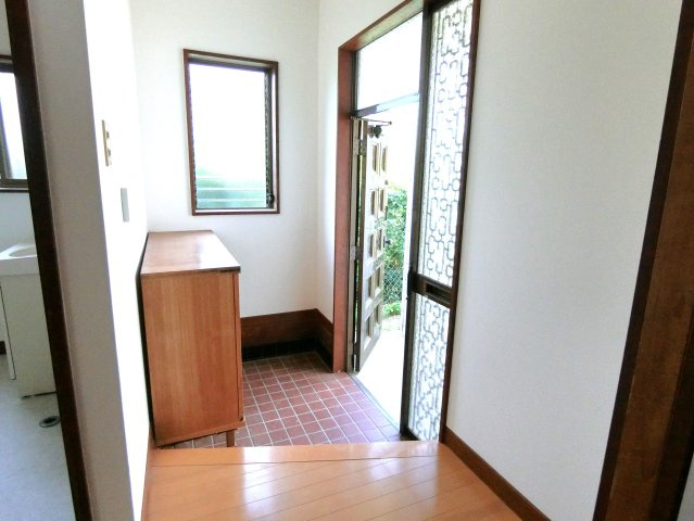 関内貸家７号棟の玄関