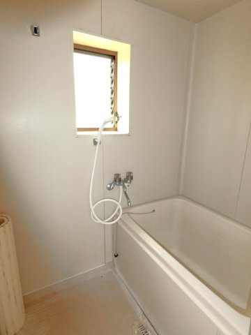 関内貸家７号棟の浴室