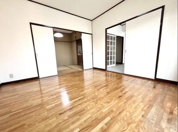 ハイプラザ長岡の洋室