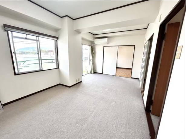 ハイプラザ長岡の居間・リビング