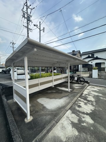 シャルムの駐車場