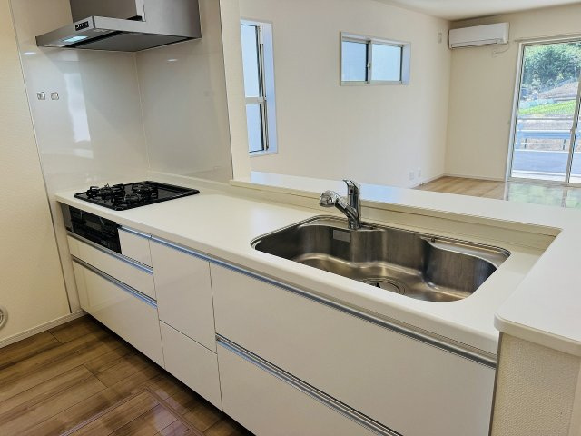 八王子市　川口町　中古戸建てのキッチン|～使い勝手の良いシステムキッチン～