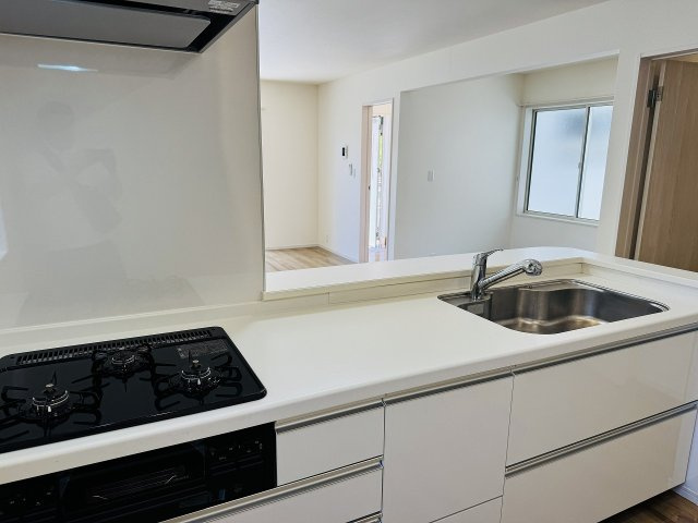 八王子市　川口町　中古戸建ての内装|～リビングにいるご家族とのコミュニケーションもとりやすいカウンターキッチンです～