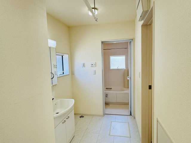 八王子市　川口町　中古戸建ての脱衣所|～室内干しスペースも完備のゆとりある広さ～