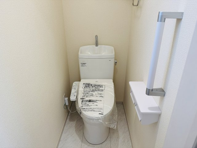 八王子市　川口町　中古戸建てのトイレ|～暖房温水洗浄機能付きトイレ　冬場は特に嬉しい機能ですね～