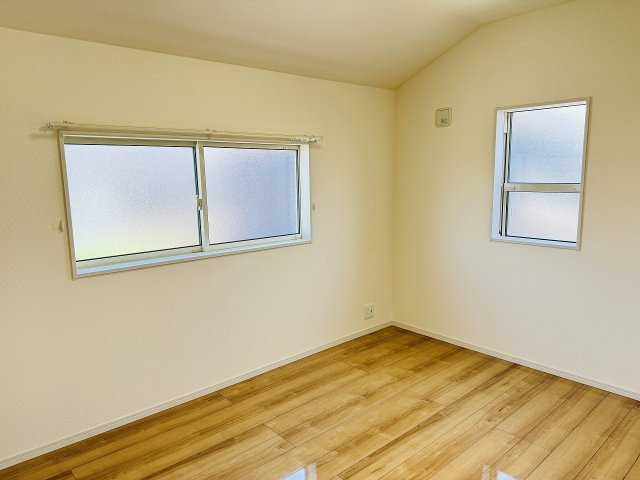 八王子市　川口町　中古戸建ての洋室|～2階北側6.0帖の洋室　2面採光で明るく風通しの良いお部屋です～