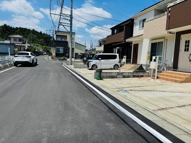 八王子市　川口町　中古戸建ての前面道路含む現地写真|～南6.7ｍ道路につき駐車もしやすいです～