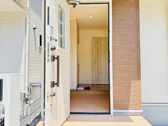 八王子市　川口町　中古戸建ての玄関|～玄関は安心のWロックキーを採用～