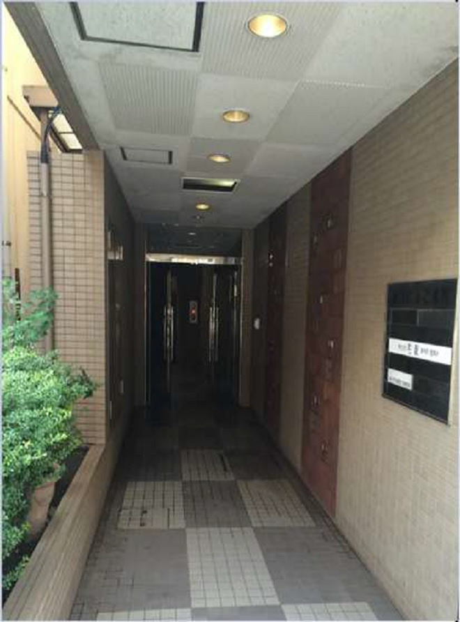 渡辺ビルのエントランス