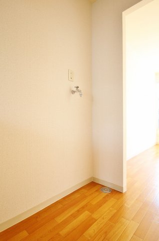 【洗面所】 | キャロット　ヒルズ　Ｃ | 室内洗濯機置き場　※別号室参考写真