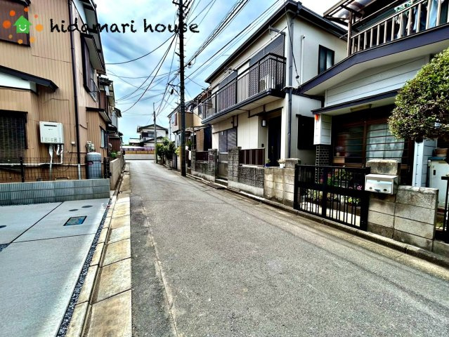 見沼区上山口新田　新築戸建　ブルーミング01の前面道路含む現地写真