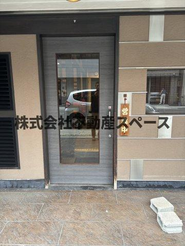 大阪市港区弁天５丁目の店舗事務所のエントランス
