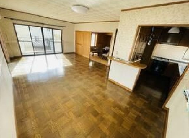 売店舗付き住宅　結城市結城の居間・リビング