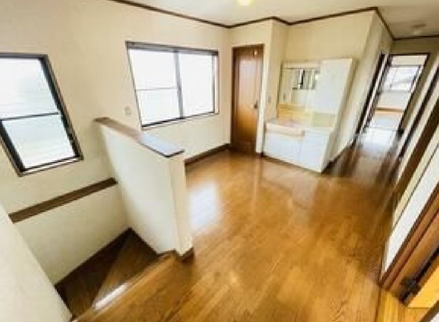 売店舗付き住宅　結城市結城の洋室