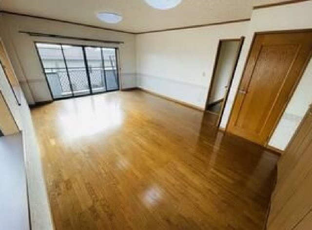 売店舗付き住宅　結城市結城の洋室