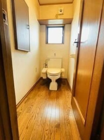 売店舗付き住宅　結城市結城のトイレ