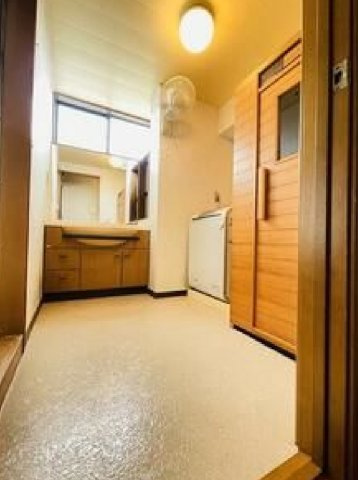 売店舗付き住宅　結城市結城の独立洗面台