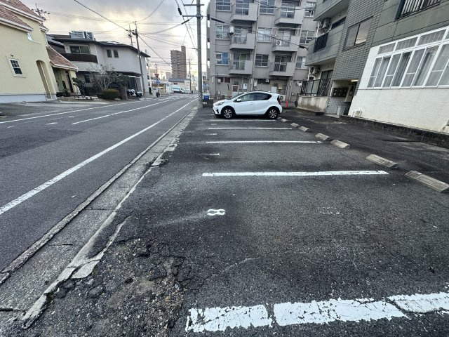 リバーサイド８８の駐車場