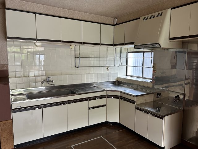 中央台飯野三丁目　6LDK　中古住宅のキッチン|キッチンです