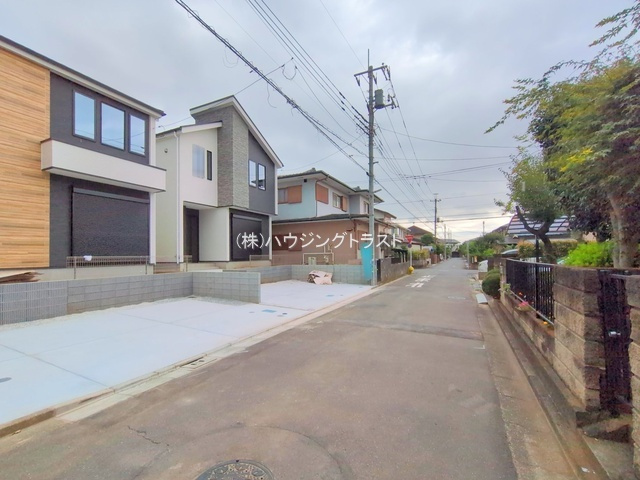 仲介手数料無料　KEIAI Grace 所沢市中新井9期　全2棟の前面道路含む現地写真