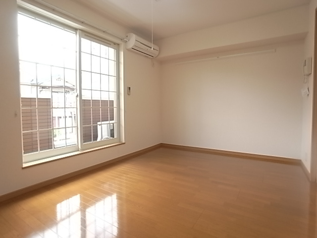 神戸市北区鈴蘭台北町６丁目のアパートの居間・リビング|リビング