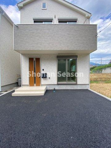 【外観】 | ＼秦野市新築分譲住宅 全３棟／
耐震性能+制震装置を搭載し、地震に強い住宅です◎