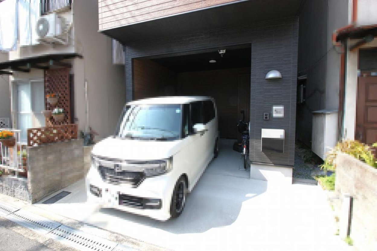 大成町　中古一戸建ての駐車場|■物件内覧・資金計画相談・住宅ローン相談、リフォーム相談、お問合せ受付中■
※当日・翌日のご内覧、ご相談はお電話でのお問合せがスムーズです！