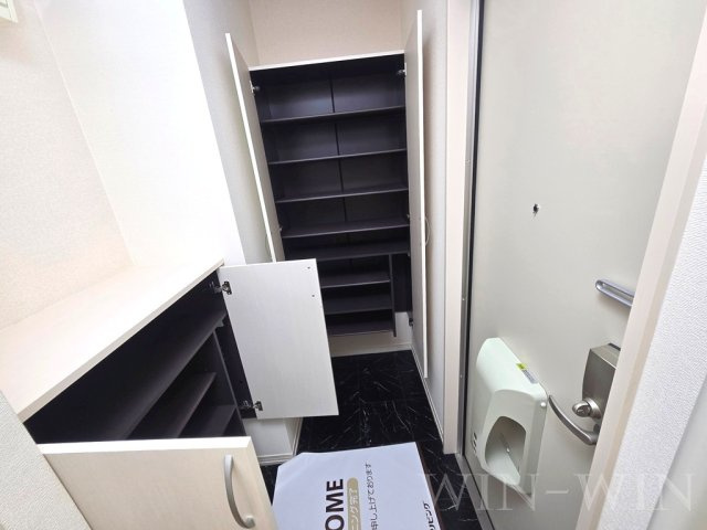 コンフォールの玄関