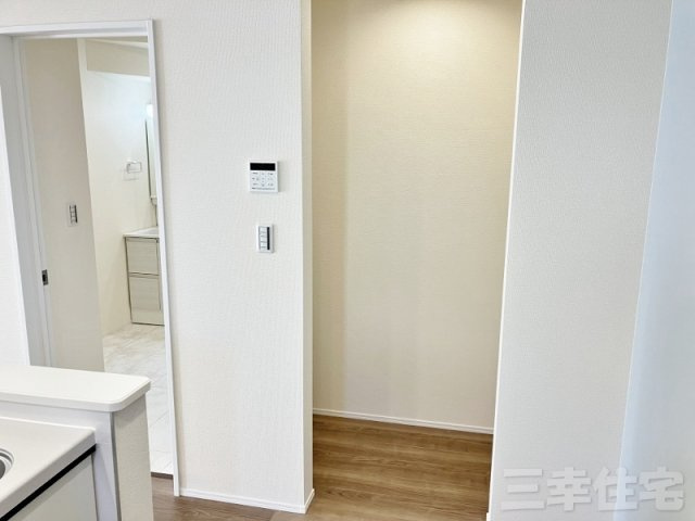 碧南市日進町の収納|キッチンにあるパントリー。食材ストックに困りません