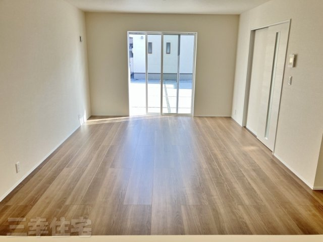 碧南市日進町の居間・リビング|家具の配置に困らい使い勝手のいいリビング