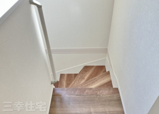 碧南市日進町の設備|階段やトイレには手すりがあります。転落の防止や体への負担を軽減します♪